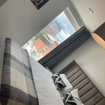 Modern 2 Bedroom City Centre Apartment W Balcony Manchester Exterior foto