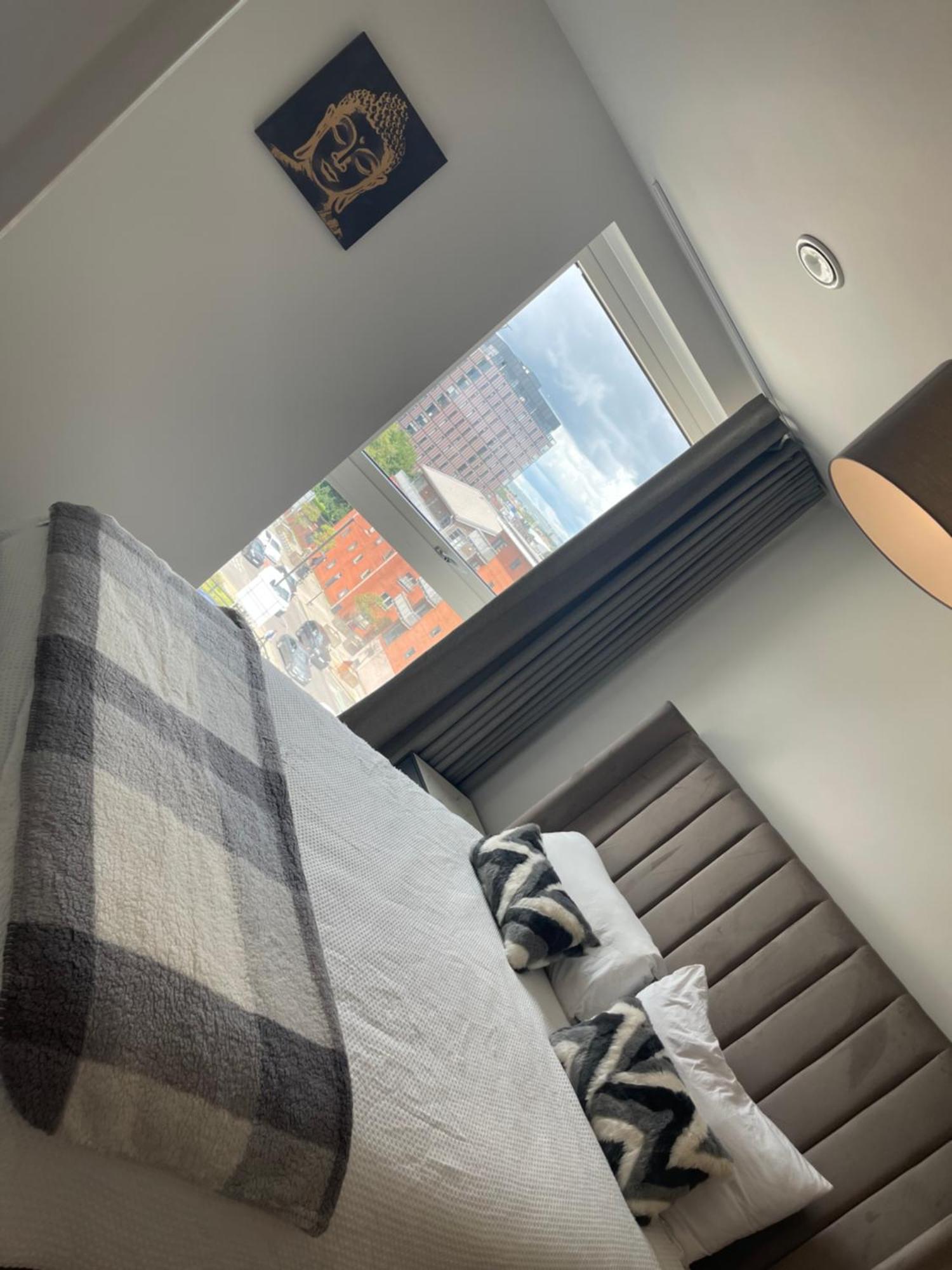 Modern 2 Bedroom City Centre Apartment W Balcony Manchester Exterior foto